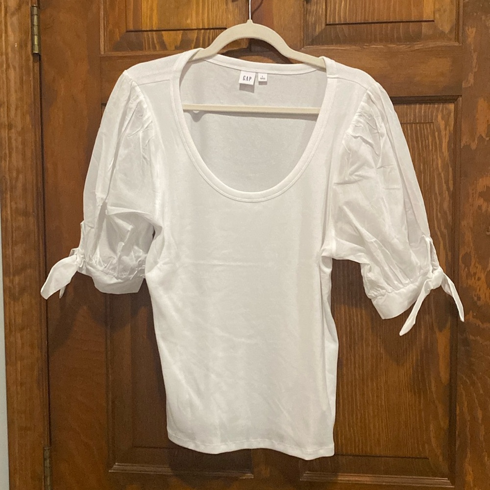 Gap - white scoop neck tee with puff sleeves detail Size L